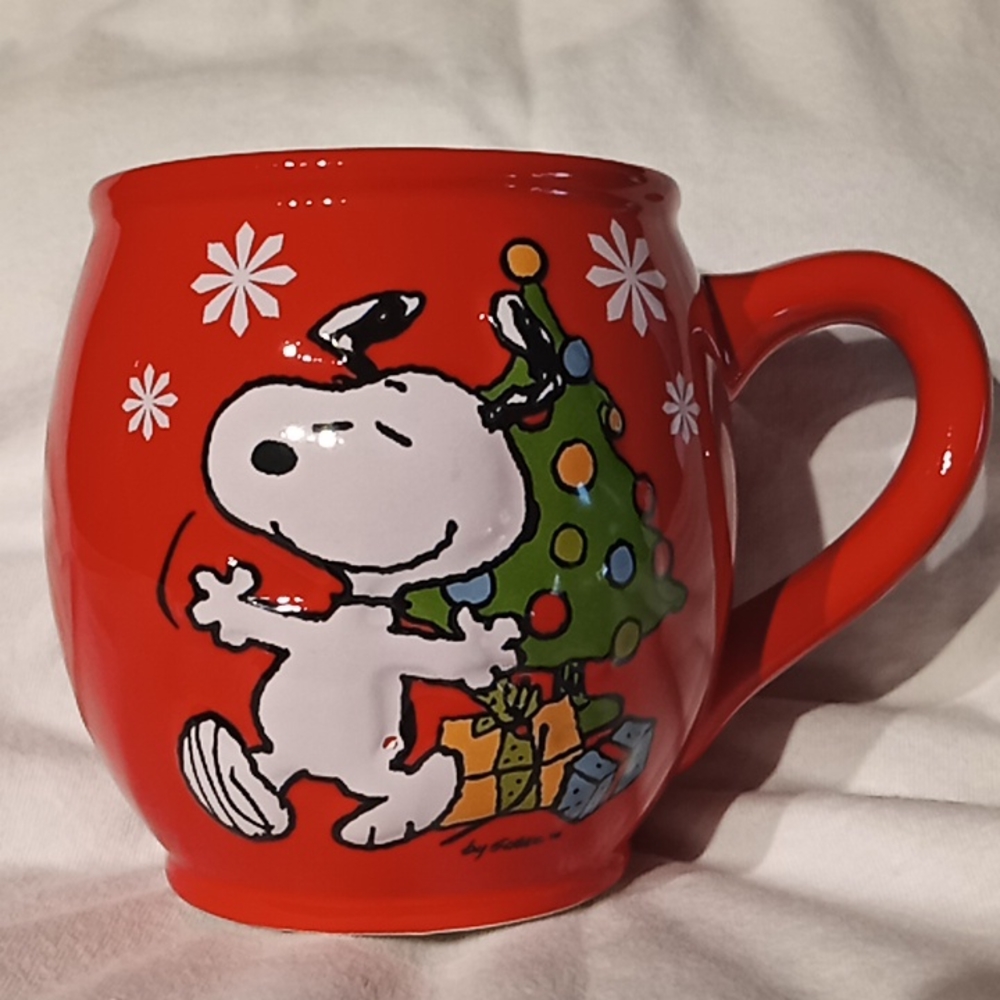 Snoopy Christmas Mug. Embossed. 2014. Red Hot. Excellent Condition. Collectible.